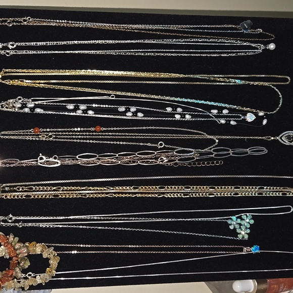Unlisted Jewelry for Live - Picture 2 of 4